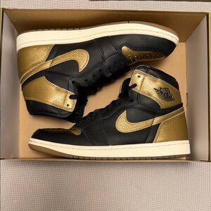 Nike Men's Black and Gold Jordan 1 Retro High OG